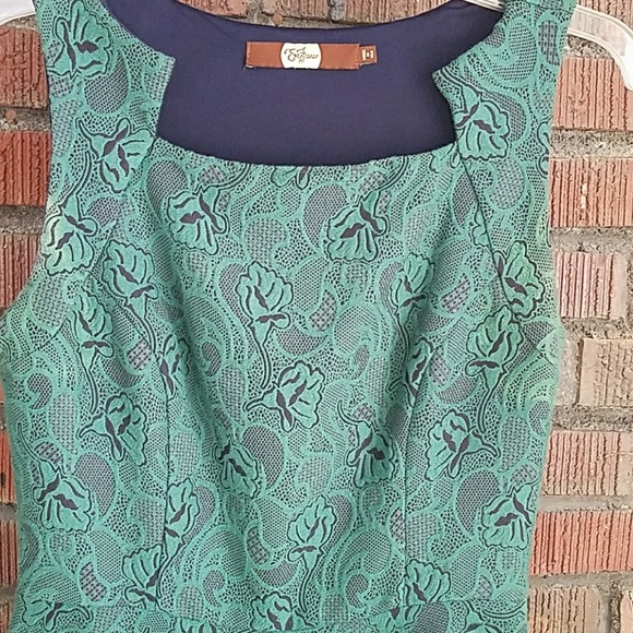 Green And Black Fabric Flower Pattern - Picture 5 of 8